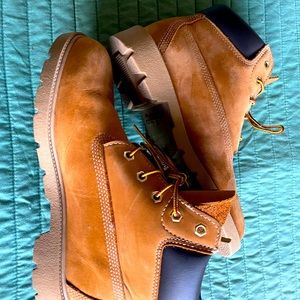 YOUTH TIMBERLAND CLASSIC 6-INCH BOOTS, Size 5.5